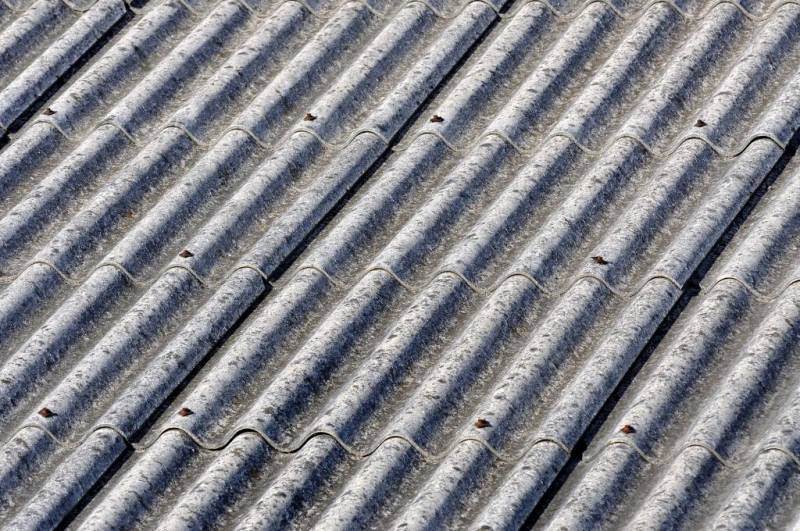 Couverture de toit amiantée